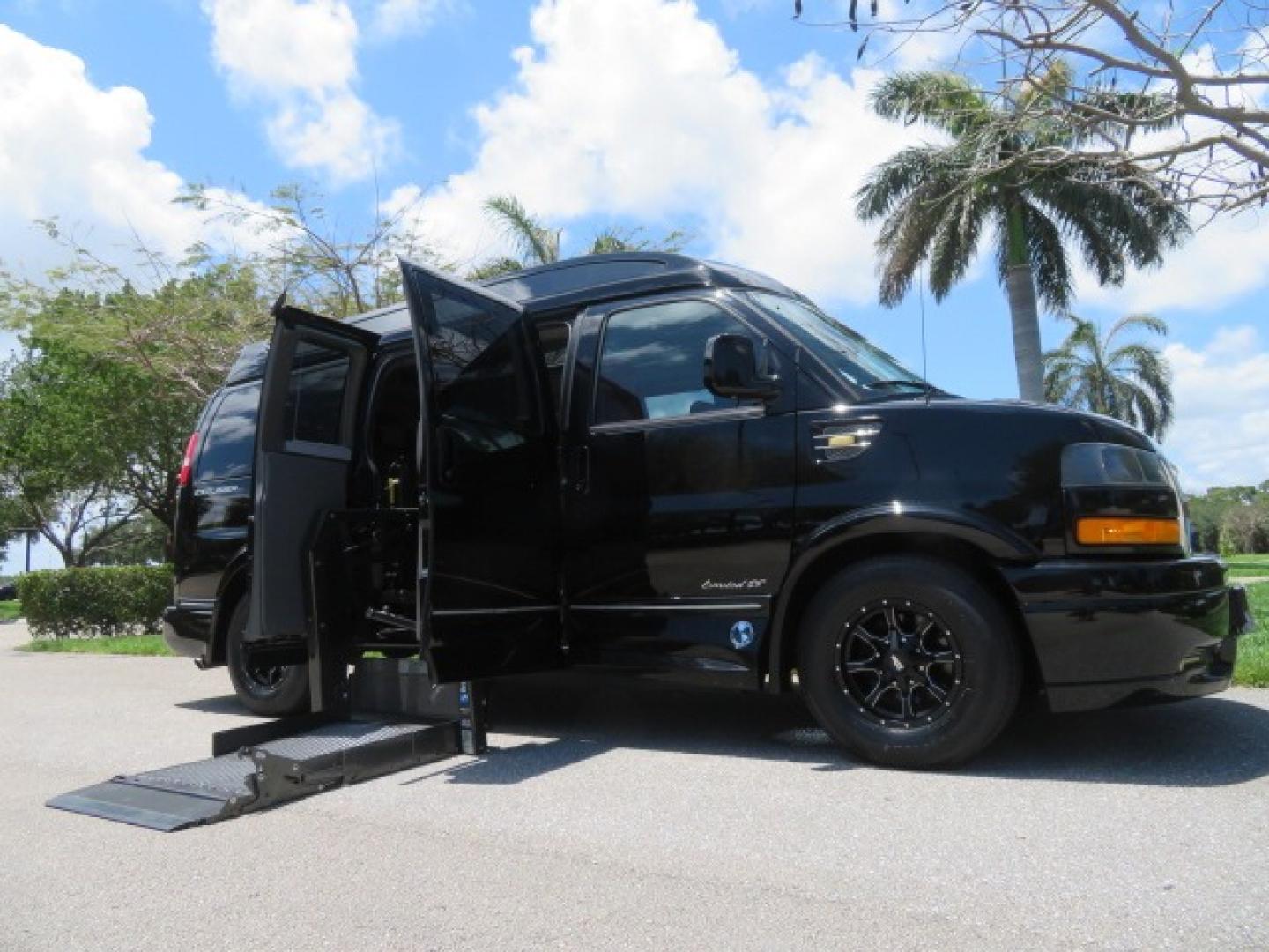 2018 Black /Red GMC Savana G2500 Cargo (1GTW7AFG9J1) with an 6.0L V8 OHV 16V FFV engine, 6A transmission, located at 4301 Oak Circle #19, Boca Raton, FL, 33431, (954) 561-2499, 26.388861, -80.084038 - Photo#27